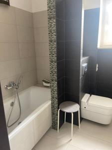 Kúpeľňa v ubytovaní Apartament Centrum Msciwoja