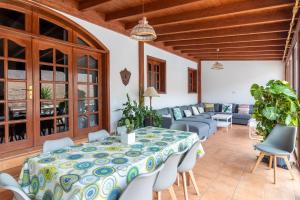 Część wypoczynkowa w obiekcie Chozo del viejo - Peaceful country Villa in La Antigua