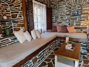 O zonă de relaxare la Andros Serenity Adults Only Residences