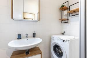 Vannituba majutusasutuses Cozy Studio Apartment Located in Vienna's Vibrant City Center