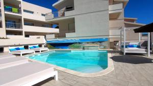 Bazén v ubytování La Contessa Pool & Sea View nebo v jeho okolí