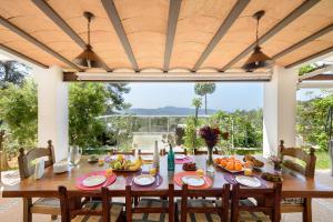 a dining room with a table and a large window at Villa Armonía in San Antonio