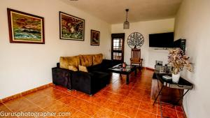 a living room with a couch and a table at Villa Abuelita Ana in Llanos de la Concepción