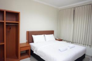 Postel nebo postele na pokoji v ubytování Lombok Mayura Hotel