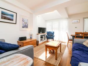 a living room with a couch and a table at Ferriwais in Bideford