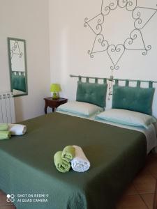 a bedroom with a bed with towels on it at B&B Mariposa in Maratea