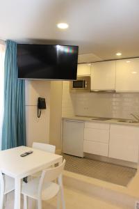 Kuchyň nebo kuchyňský kout v ubytování Modo Hotel Apartamento