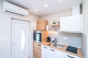 Gallery image of Studio apartment Lapad in Dubrovnik +18 photos
