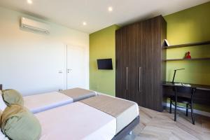 A bed or beds in a room at SorrentoVibes - Amazing Home with terrace & view Sorrento Center