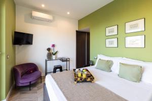 A bed or beds in a room at SorrentoVibes - Amazing Home with terrace & view Sorrento Center