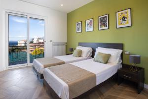 A bed or beds in a room at SorrentoVibes - Amazing Home with terrace & view Sorrento Center