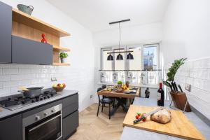 A kitchen or kitchenette at SorrentoVibes - Amazing Home with terrace & view Sorrento Center