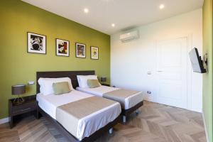 A bed or beds in a room at SorrentoVibes - Amazing Home with terrace & view Sorrento Center