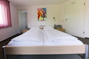 Postel nebo postele na pokoji v ubytování Hotel Albblick Bad Boll