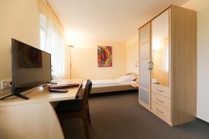Postel nebo postele na pokoji v ubytování Hotel Albblick Bad Boll