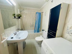 Fotografia z galérie ubytovania MAURICI BJ2 - Apartamento en Empuriabrava con piscina comunitaria v destinácii Empuriabrava