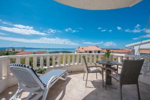 Balkón alebo terasa v ubytovaní Villa Božica - sea view stone villa with free parking
