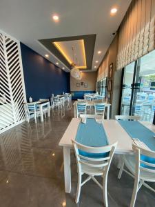 A restaurant or other place to eat at İstanbul Beach Hotel