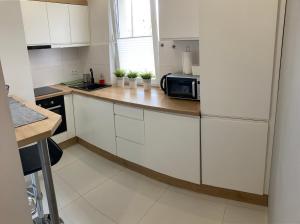 Kuchyňa alebo kuchynka v ubytovaní Sea Point Apartment - Hav Aparts
