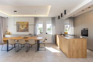 Η κουζίνα ή μικρή κουζίνα στο Villa Amari