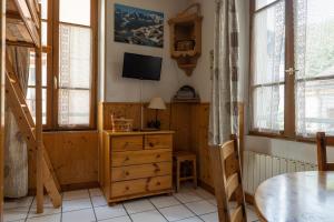 a living room with a table and a tv on a cabinet at Studio en centre village St Gervais in Saint-Gervais-les-Bains