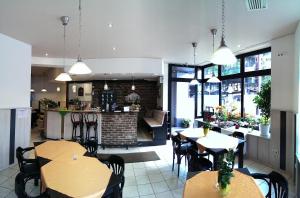 Restaurace v ubytování Hotel Klenkes am Bahnhof + 33 fotografií
