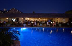 Bazén v ubytování Manchebo Beach Resort and Spa nebo v jeho okolí