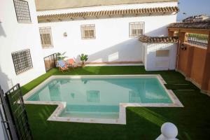 Bazén v ubytovaní Villa española, Casa del Nene alebo v jeho blízkosti