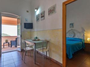 A bed or beds in a room at Apartment La Paradisa-1 by Interhome