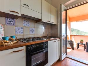 A kitchen or kitchenette at Apartment La Paradisa-1 by Interhome