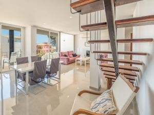 una sala de estar con una escalera de caracol en una casa en Apartment Misefo - PIC275 by Interhome, en Son Serra de Marina