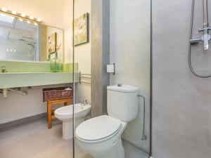 Ein Badezimmer in der Unterkunft Apartment Misefo by Interhome