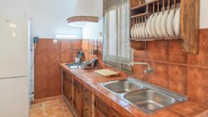 Kuchyňa alebo kuchynka v ubytovaní Casa Los Baenas Casabermeja by Ruralidays