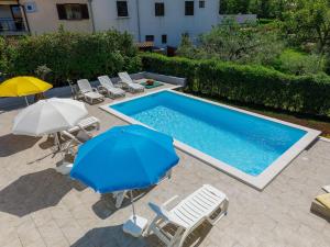 Bazén v ubytování Holiday Home Suncana by Interhome nebo v jeho okolí