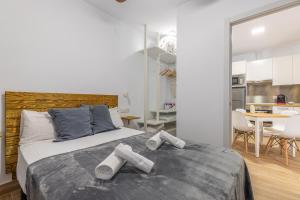 A kitchen or kitchenette at FUN BUILDING APARTMENTS by HOMEABOUT
