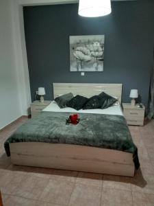 A bed or beds in a room at Avra Rooms