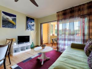 Televízia a/alebo spoločenská miestnosť v ubytovaní Apartment Tiziana-3 by Interhome + 25 fotografií