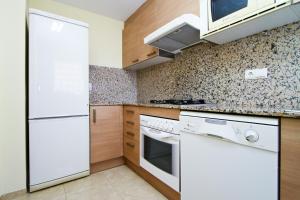 Kuchyň nebo kuchyňský kout v ubytování Roura 2 Planet Costa Dorada