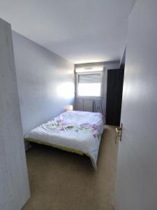 Posteľ alebo postele v izbe v ubytovaní Nid douillet au coeur de Rosendael,très bien situé