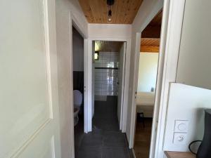Łóżko lub łóżka w pokoju w obiekcie Barcelonnette location avec jardin