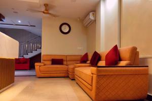 Гостиная зона в ShriGo Hotel Haridwar