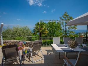 Balkón nebo terasa v ubytování Holiday Home Nikolina by Interhome