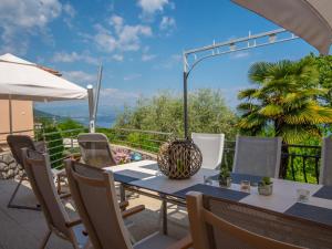 Balkón nebo terasa v ubytování Holiday Home Nikolina by Interhome