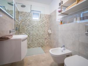Koupelna v ubytování Holiday Home Nikolina by Interhome