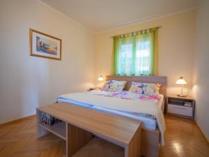Postel nebo postele na pokoji v ubytování Holiday Home Nikolina by Interhome