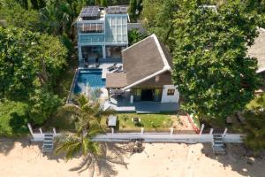 Vue panoramique sur l'établissement Beach Front Villa