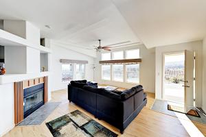 a living room with a black couch and a fireplace at Nonpariel Escape in Paso Robles