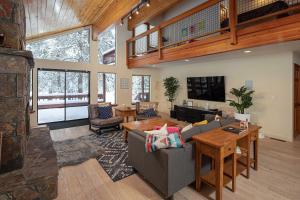 a living room with a couch and a table at Snowpeak Oasis in Truckee