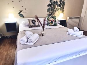 Postel nebo postele na pokoji v ubytování A due passi dal centro Sweet Rooms