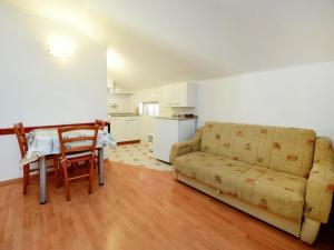 Kuchyň nebo kuchyňský kout v ubytování Apartment Surjan-2 by Interhome